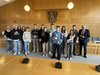 Die Gewinnerinnen und Gewinner des Preisrätsels im Sitzungssaal des Landratsamtes
