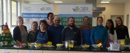 Teilnehmende in der Küche
