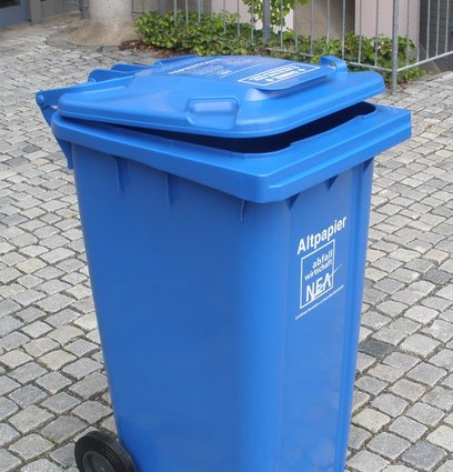 Blaue Tonne des Landkreises