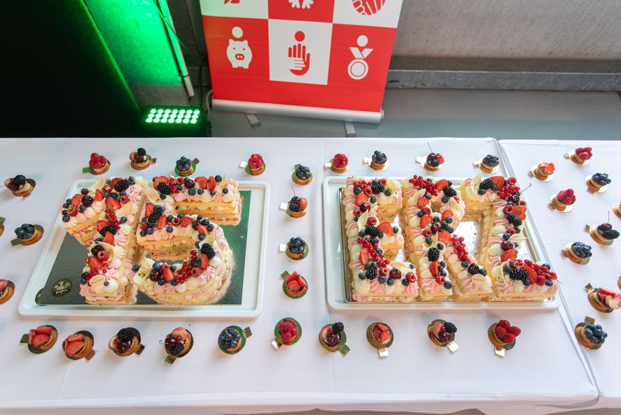 Geburtstagskuchen mit Beeren "15 Erz"