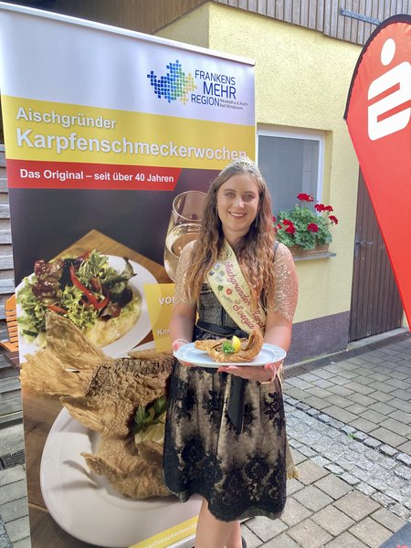 Eröffnungsveranstaltung zur Aischgründer Karpfenschmeckerwochen 2022 Aischgründer Karpfenkönigin Svenja I.
