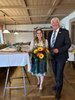 Karpfenkönigin Svenja I. und stellvertretender Landrat Reinhard Streng eröffnen die Aischgründer Karpfenschmeckerwochen im Brauerei-Gasthof Prechtel in Uehlfeld