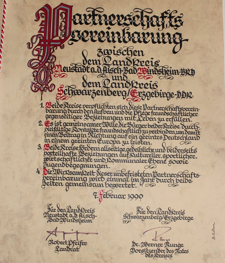 Urkunde der Partnerschaft der Landkreise Neustadt a.d.Aisch und Erzgebirgskreis