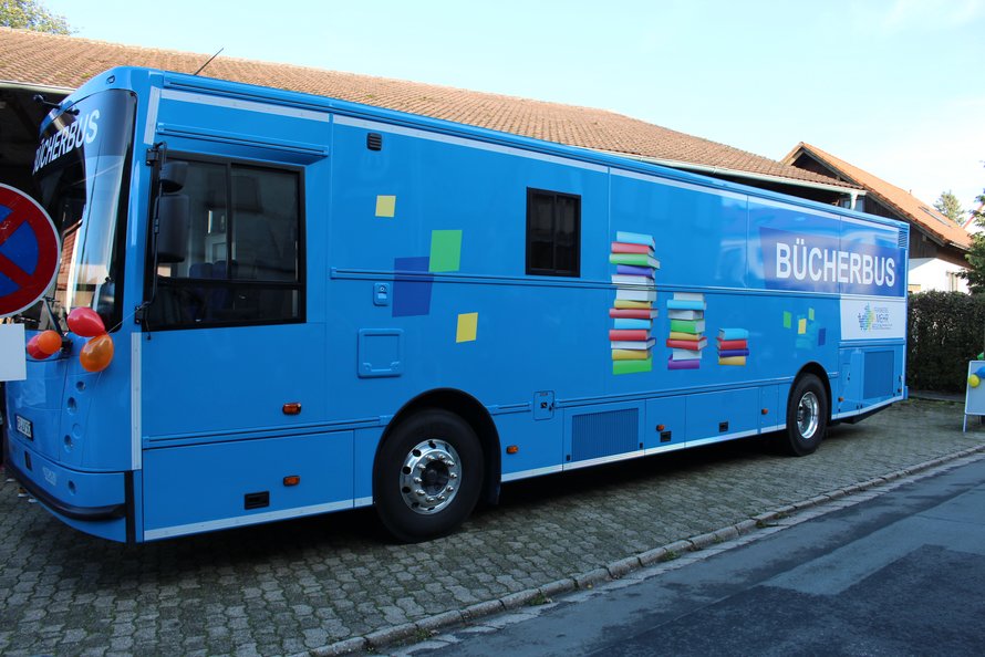 Bücherbus Der Bücherbus bei seiner Einweihung 2019