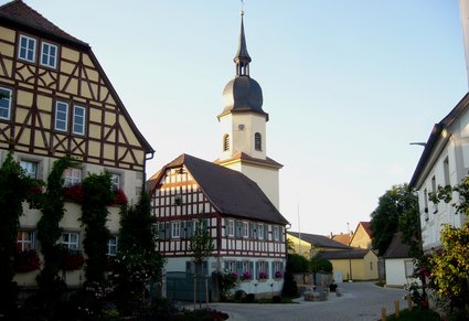 Ortskern von Auernhofen mit Kirche