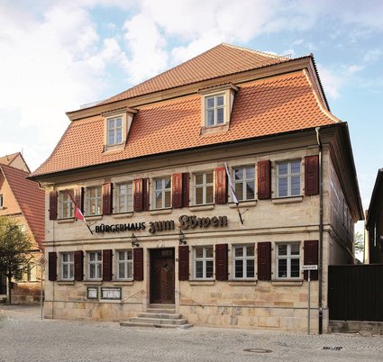 Außenansicht des Bürgerhauses zum Löwen in Markt Erlbach