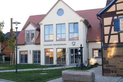 Außenansicht auf das Rathaus Oberickelsheim