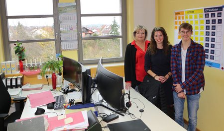 Mitarbeiter und Mitarbeiterinnen des Bauamts in einem ihrer Büros